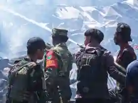 Kodim 1714/Puncak Jaya Reaksi Cepat Bantu Pemadaman Kebakaran di Kota Mulia