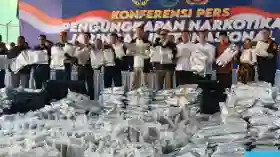 3,37 Ton Bahan Baku Liquid Vape dari Kuncup Bunga Ganja Disita Petugas Gabungan