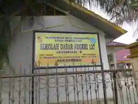 Di Tengah Kota Pekanbaru, SDN 127 Hanya Terima Empat Murid Baru