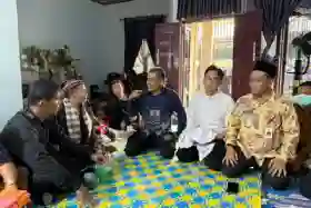  Sampaikan Belasungkawa, Plt Gubri Utus Kadiskes ke Rumah Duka dr Alex
