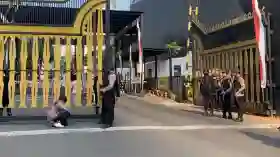 Brimob Bersenjata Siaga dan Berjaga Ketat di Polda Metro Jaya