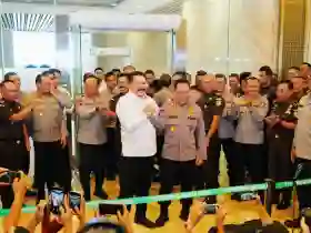 Saling Sapa dan Puji Antara Jaksa Agung dan Kapolri  