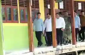 Kaget Lihat Kondisi SD Negeri Rusak Berat saat Datang ke Rohil, Gibran Janjikan Pembangunan Total