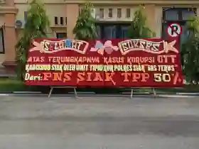  OTT Kadishub Siak Panen Sindiran dalam Bentuk Papan Bunga