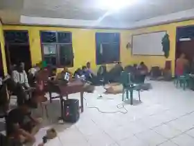 TMMD Ke-129 Kodim 1807/Sorong Selatan Semarakkan Kebersamaan, Anggota Satgas dan Warga Kampung Sesor Seru-seruan Nobar Final Piala Dunia 2026