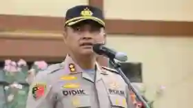 Eks Kapolres Bima Berangkatkan Keluarga Umrah Pakai Uang Setoran Sabu