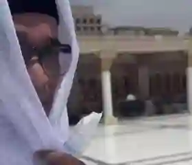 Momen Ruben Onsu Salat Jumat Pertama di Masjid Nabawi