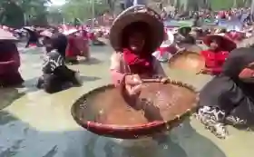 Tradisi Ngagogo Lauk Meriahkan HUT Ke-80 RI di Wanasalam