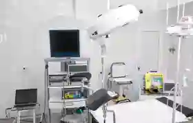 Dinding Rumah Sakit Selalu Pakai Keramik? Ini 8 Alasannya!