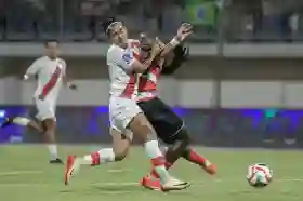 Suporter Mabuk Picu Kericuhan Laga Madura United vs Persis Solo