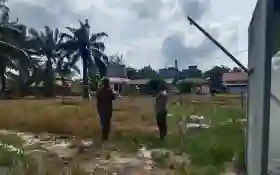  Polisi Dukung Program Tanam Jagung di Desa Ukui Pelalawan