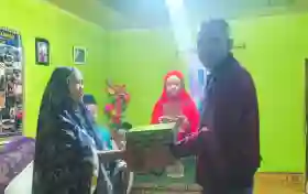  Peduli Generasi Qur'ani, Lembaga Tepak Sirih Salurkan Wakaf Al-Qur'an kepada Guru Ngaji