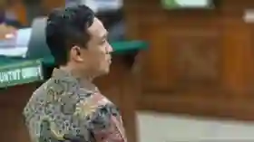 Tersandung Dugaan Pemerasan THR Rp568 Juta, Bupati Nonaktif Cilacap Diadili