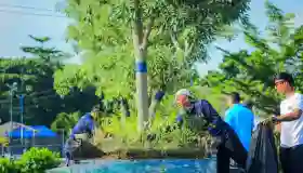 Wali Kota Dumai Bersama ASN Kompak Gotong Royong Bersihkan Taman Bukit Gelanggang