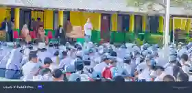 SMSI Inhil Gelar “Goes To School” di SMKN 2 Tembilahan, Bagikan Susu Gratis dan Edukasi Media