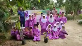 Polsek Sungai Sembilan Tanam Pohon dan Berikan Edukasi Green Policing di SD Negeri 007 Dumai