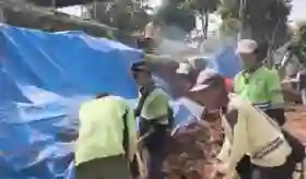 12 Jenazah Dievakuasi Pascatembok Jebol di Makam Jeruk Purut