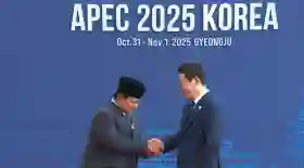 KTT APEC 2025, Prabowo Disambut Hangat Presiden Korsel Lee Jae-myung