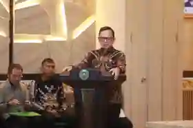 Wamendagri Bima Arya Apresiasi Efisiensi Anggaran dan Pengendalian Inflasi Pemda Riau