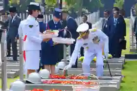 Panglima TNI Hadiri Upacara Peringatan Hari Pahlawan dan Tabur Bunga di TMP Kalibata