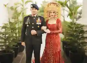 4 Potret Resepsi Nikah Febby Rastanty dan Drajad, Pakai Adat Palembang hingga Seragam Polisi
