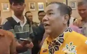 Kepala Dinas Pendidikan Riau Erisman Yahya Pucat Digertak SF Hariyanto