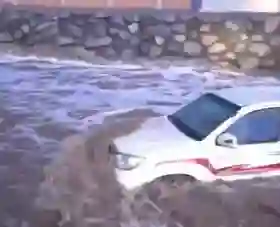 Banjir Besar Landa Makkah, Mobil Terjebak dan Jalanan Berubah Jadi Sungai