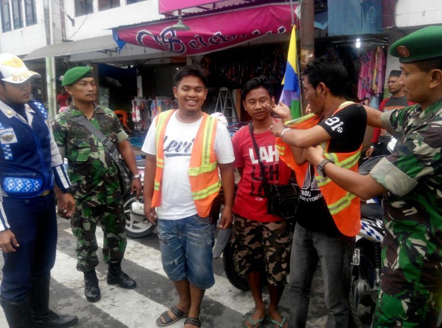 Antisipasi Parkir Liar, Dishub Inhil Bersama Primkov Kodim 0314/Inhil Lakukan Patroli Gabungan | Sosial, 