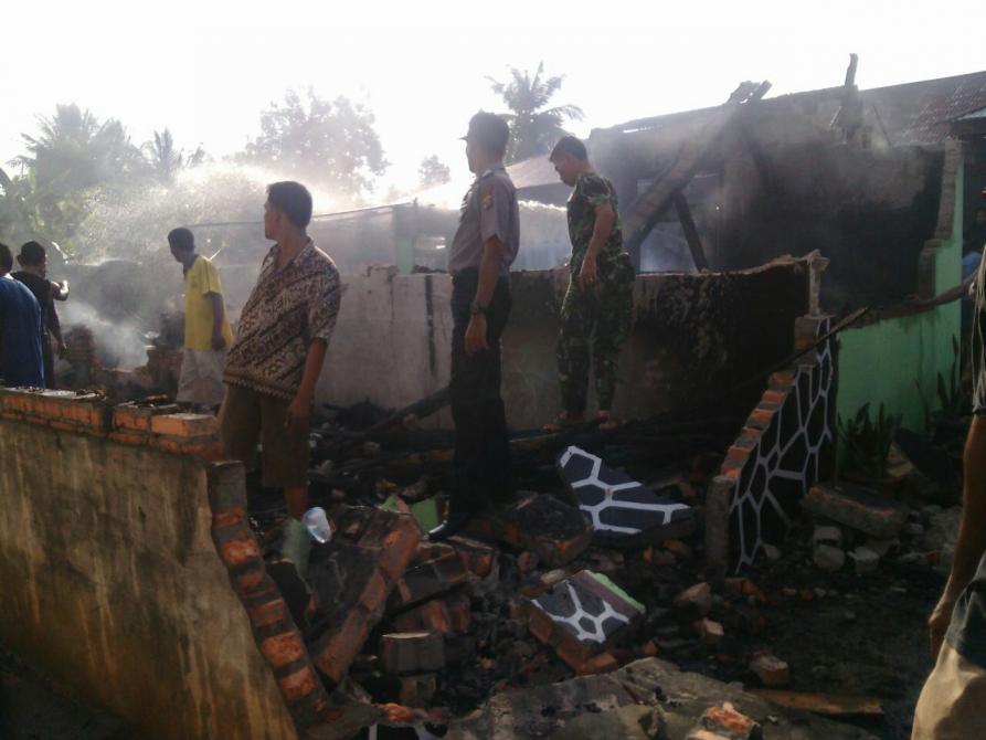 BPBD Tiba Setelah Api Lahap Satu Rumah di Kepenuhan | Peristiwa, Kebakaran di Kepenuhan, 