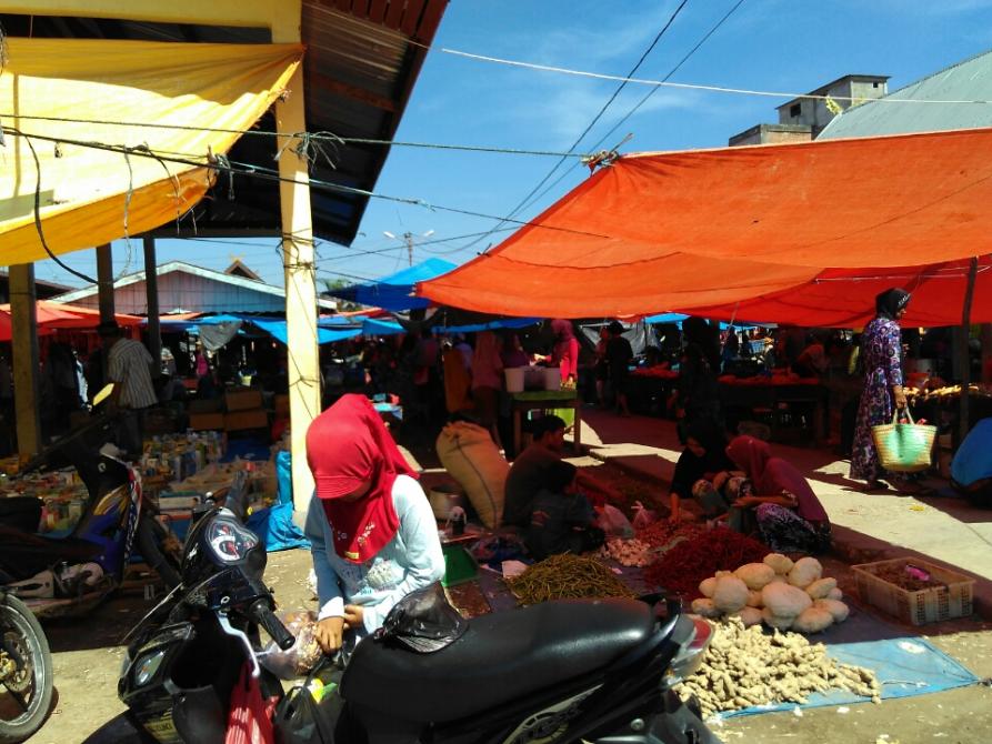 Meski Lebaran,  Pasar Kamis Kota Tengah Kepenuhan Tetap Aktif | Ekbis, 
