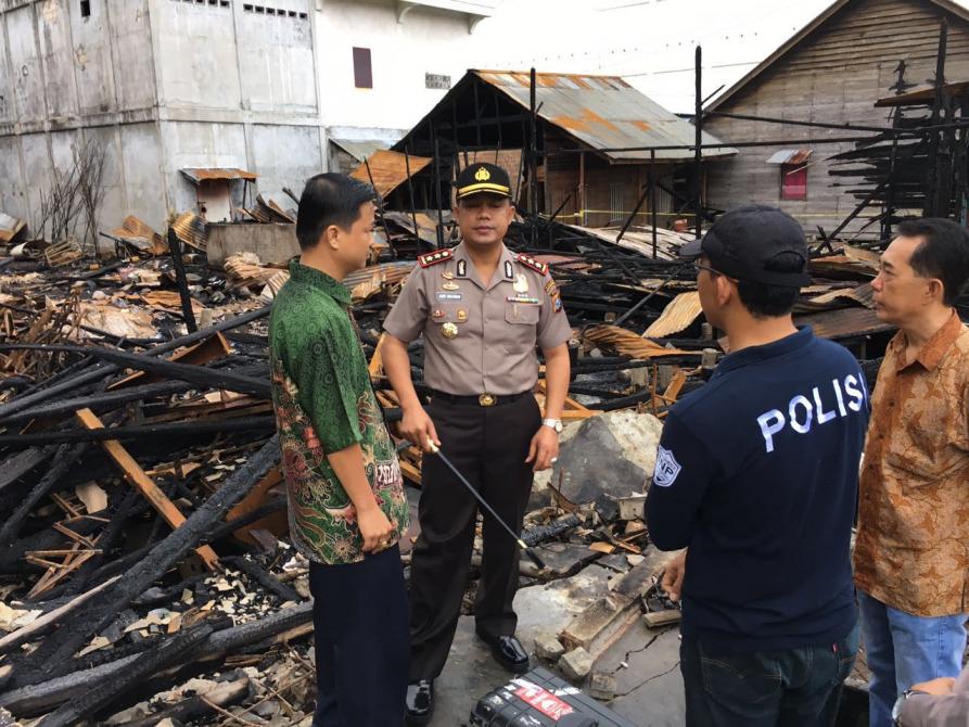 Tim Puslabfor Medan Selidiki Penyebab Kebakaran di Selat Panjang | Peristiwa, 