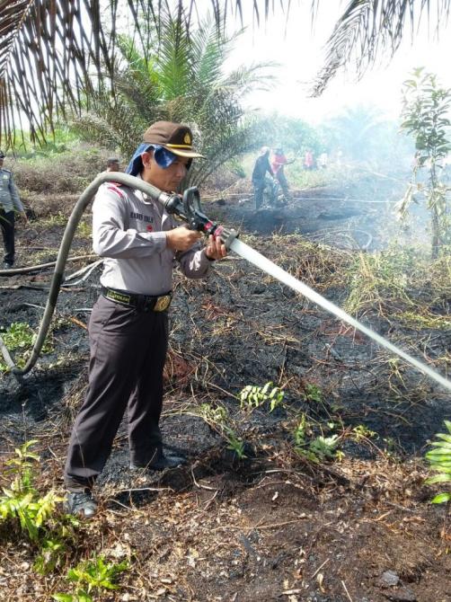 Kapolsek Pinggir Himbau Warga Waspadai Bahaya Karlahut | Sosial