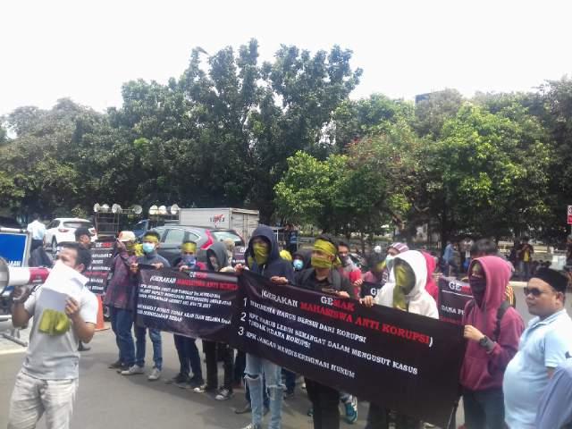 Minta Tangkap Achmad, Puluhan Mahasiswa dan Masyarakat Gelar Unjuk Rasa di Kantor KPK | Peristiwa, 