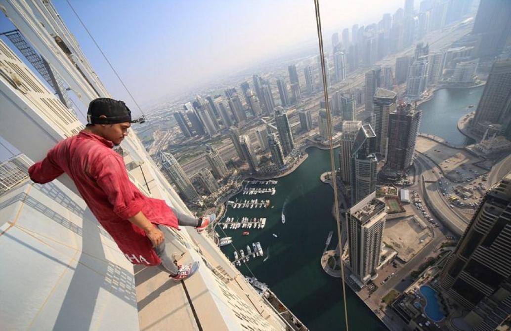 Ini dia  5 Tempat Selfie di Dunia Ini Menantang Nyawa | Traveler,