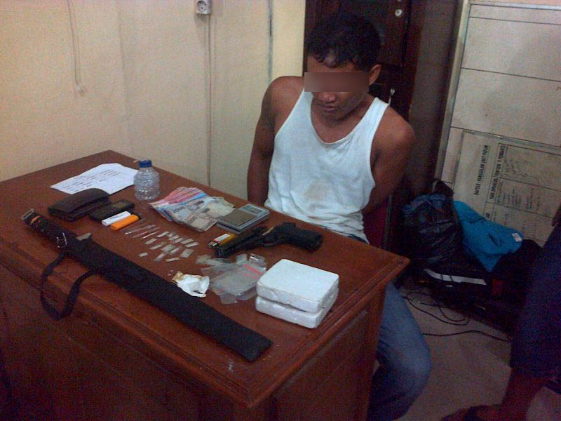 Miliki Soft Gun dan Sabu, Pria Rohul Tak Berkutik saat Diciduk | hukrim,