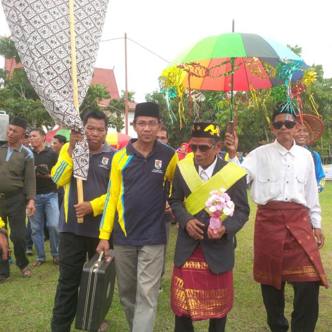 Melihat dari Dekat Prosesi Adat Petalangan Meante Penganten Era 70-an | Traveler,Adat,Petalangan,Pelalawan,