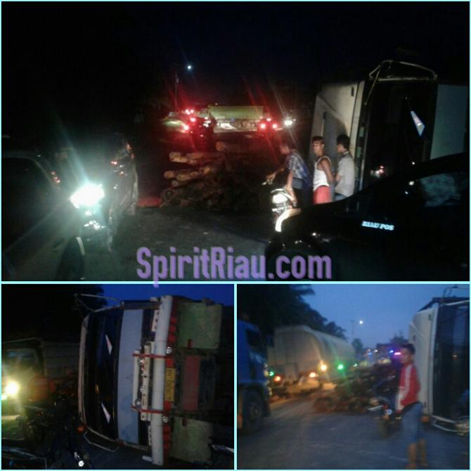 Rem Blong, Puluhan Ton Kayu Balok Berserakan di Jalan Lintas Duri Pekanbaru | Peristiwa, 