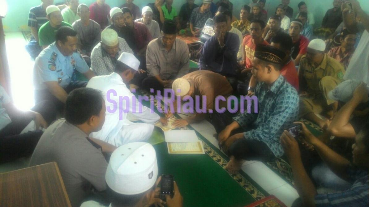 Tiga Warga Binaan Rutan Bengkalis Cabang Selatpanjang Masuk Islam | Sosial, 