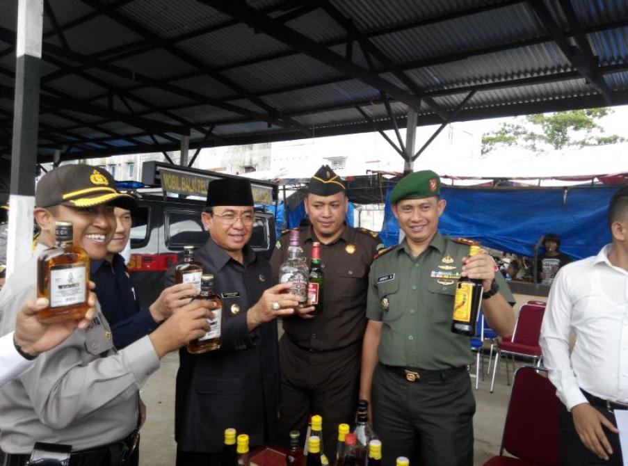 Sambut Malam Tahun Baru, Polres Inhil Musnahkan Ribuan Liter Tuak | Polres Indragiri Hilir,