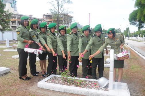 Kowad di Jajaran Korem 031/Wirabima Ziarah ke Taman Makam Pahlawan | Sosial,