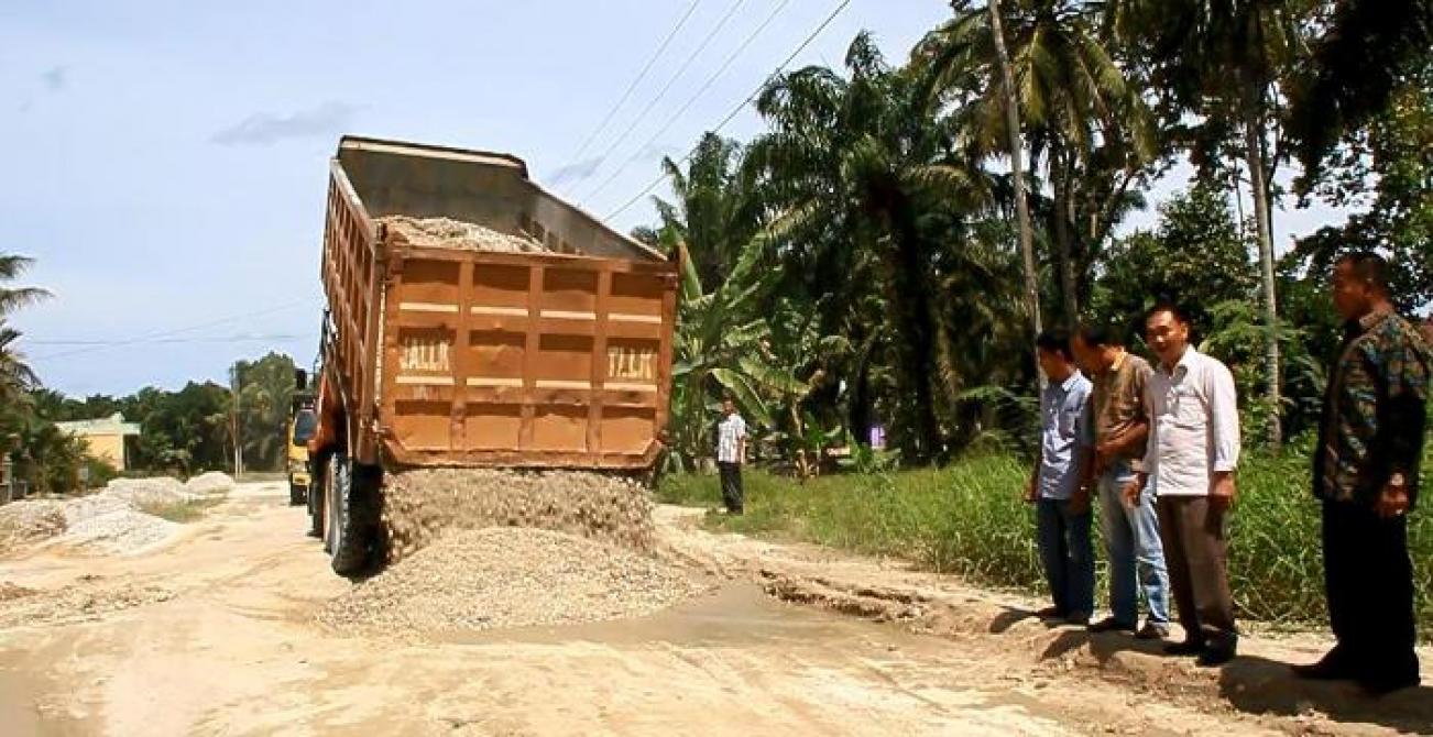 Luar Biasa, Kades Terpilh Tambusai Utara, Meski Belum Dilantik, Langsung Perbaiki Jalan | Sosial,